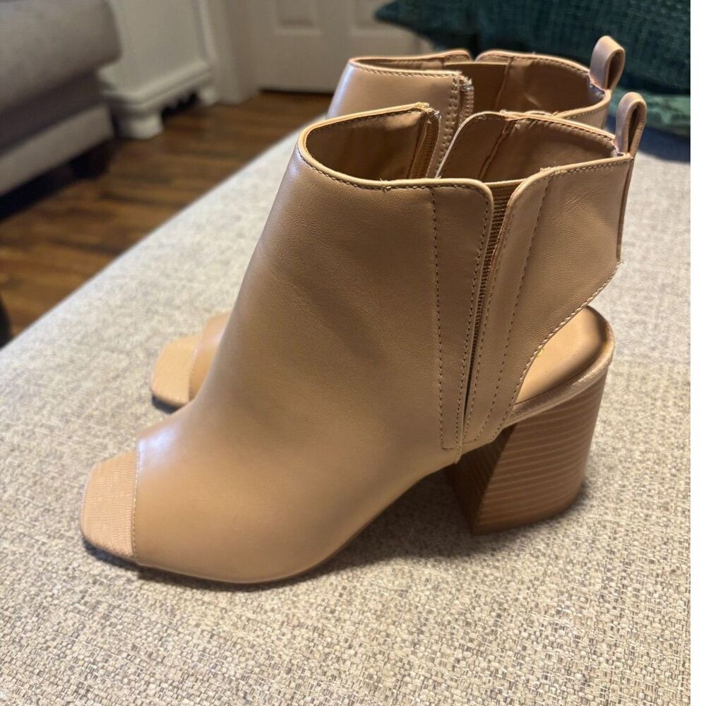 Nude Peep Toe Block Heel Booties Womens Size 7.5 Tan Cutout Zip Ankle Heels